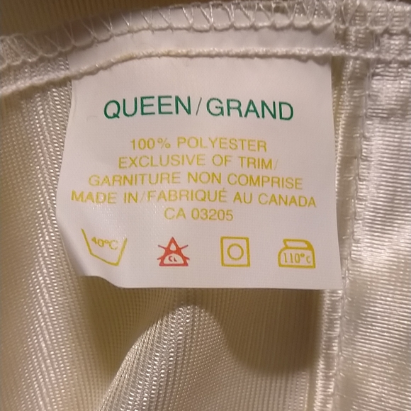 Vintage Satin Queen bed sheets set (new old stock) - Picture 2 of 4